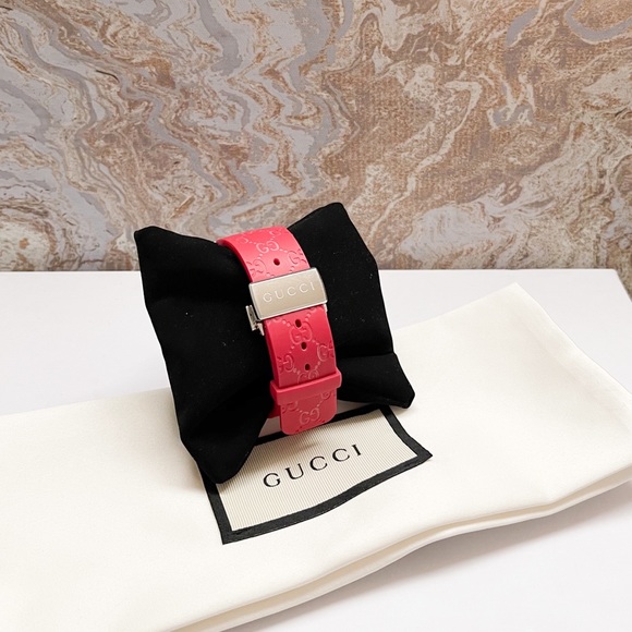 Gucci Grammy Ltd Edition Rubber Red GG PVD Watch - Picture 5 of 13